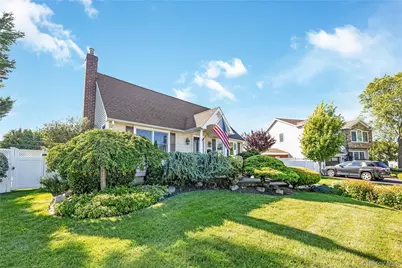 516 Heathcliff Drive, Seaford, NY 11783 - Photo 3