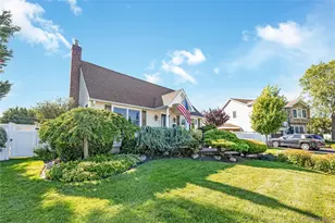 516 Heathcliff Dr, Seaford, NY 11783 - Photo 3