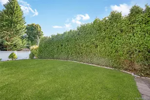 516 Heathcliff Dr, Seaford, NY 11783 - Photo 23
