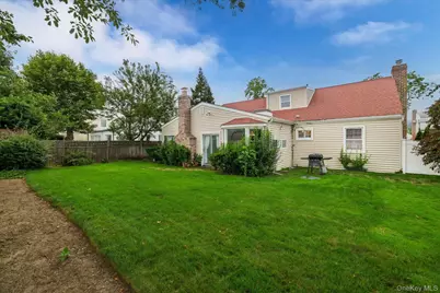 52 Woods Avenue, Malverne, NY 11565 - Photo 25