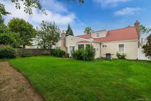 52 Woods Ave, Malverne, NY 11565 - Photo 25
