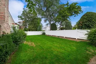 52 Woods Ave, Malverne, NY 11565 - Photo 27