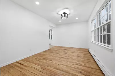 19 Sherwood Court, Ronkonkoma, NY 11779 - Photo 5