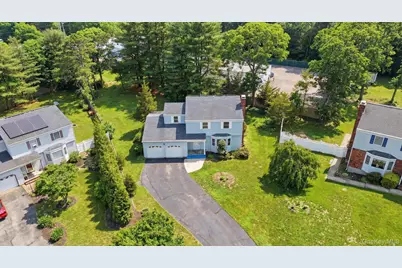 19 Sherwood Court, Ronkonkoma, NY 11779 - Photo 1