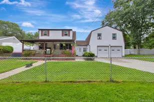 46 Pentmoor Dr, Mastic, NY 11950 - Photo 3