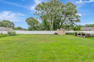 46 Pentmoor Dr, Mastic, NY 11950 - Photo 37