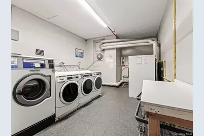 67-12 Yellowstone Boulevard #f6, Forest Hills, NY 11375 - Photo 15