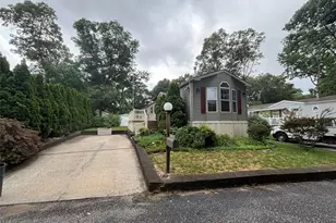 1661 Old Country Rd, Riverhead, NY 11901 - Photo 3