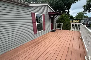 1661 Old Country Rd, Riverhead, NY 11901 - Photo 9