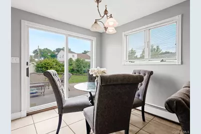 301 W 22nd Street, Deer Park, NY 11729 - Photo 9