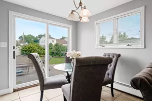 301 W 22nd St, Deer Park, NY 11729 - Photo 9