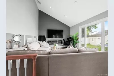 301 W 22nd Street, Deer Park, NY 11729 - Photo 9