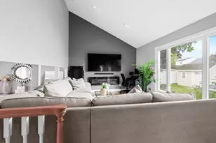 301 W 22nd St, Deer Park, NY 11729 - Photo 9