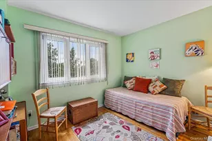 38-50 Hillcrest Ave, Douglaston, NY 11363 - Photo 21