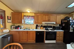 1661 Old Country Rd, Riverhead, NY 11901 - Photo 13