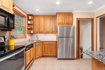 13 Longford Street, Huntington, NY 11743 - Photo 7