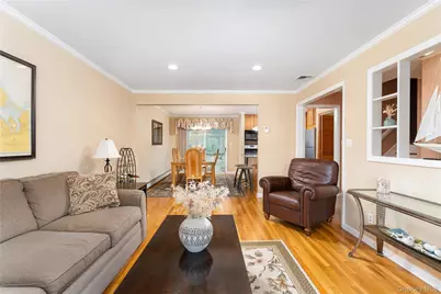 13 Longford Street, Huntington, NY 11743 - Photo 5