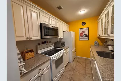 31 Anchor Street #U, Freeport, NY 11520 - Photo 5