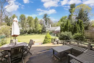 26 Earlwoode Dr, White Plains, NY 10606 - Photo 17