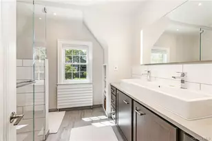 26 Earlwoode Dr, White Plains, NY 10606 - Photo 11
