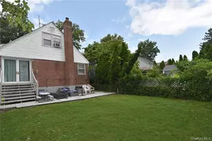67 Iris Ave, Floral Park, NY 11001 - Photo 15