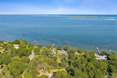 172 Bay Avenue E, Hampton Bays, NY 11946 - Photo 11