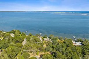 172 Bay Ave E, Hampton Bays, NY 11946 - Photo 11
