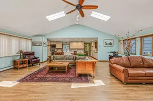 3 Oak Ct, Hampton Bays, NY 11946 - Photo 5
