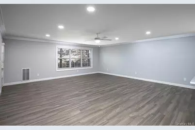 100 Pineview Lane #100, Coram, NY 11727 - Photo 9