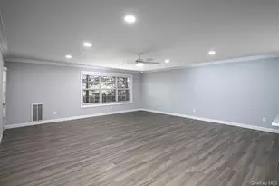 100 Pineview Ln, Coram, NY 11727 - Photo 9