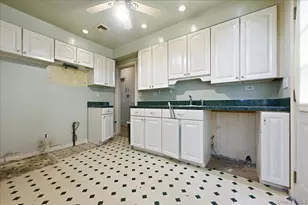 8 Redwood Rd, New Hyde Park, NY 11040 - Photo 11