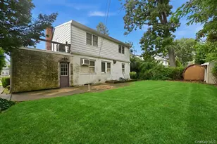 8 Redwood Rd, New Hyde Park, NY 11040 - Photo 29