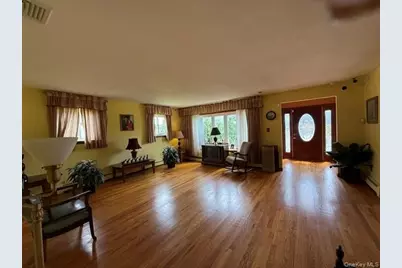 59 Farmers Avenue, Lindenhurst, NY 11757 - Photo 5