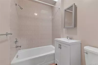 322 Jericho Turnpike, Floral Park, NY 11001 - Photo 17