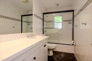 2514 Lindenmere Dr, Merrick, NY 11566 - Photo 19