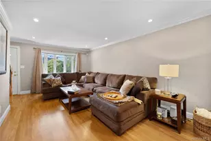 320 Aster Rd, West Islip, NY 11795 - Photo 5