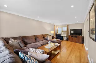 320 Aster Rd, West Islip, NY 11795 - Photo 9
