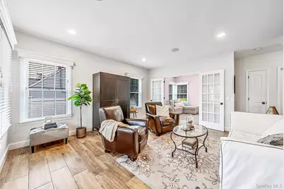 121 Bayway Avenue, Bay Shore, NY 11706 - Photo 19