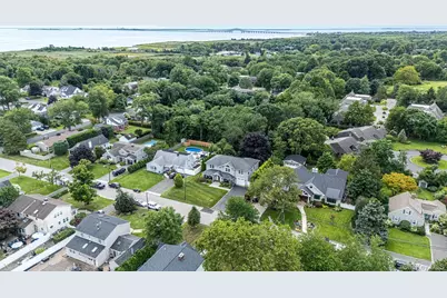 121 Bayway Avenue, Bay Shore, NY 11706 - Photo 3