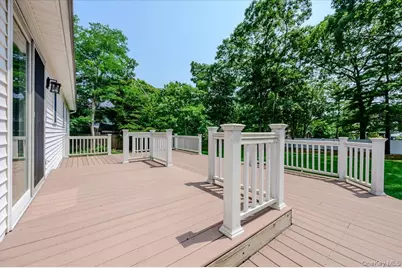 31 Carter Road, Hampton Bays, NY 11946 - Photo 25