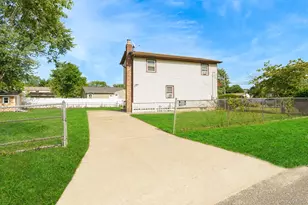 9 Van Cedar St, Brentwood, NY 11717 - Photo 3