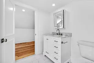 94 Main St, Roslyn, NY 11576 - Photo 21