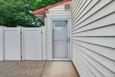 60 Lincoln Avenue, Deer Park, NY 11729 - Photo 33