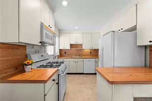 18 Lynton Rd, Albertson, NY 11507 - Photo 15