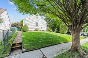 18 Lynton Rd, Albertson, NY 11507 - Photo 3