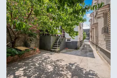 865 E 215th Street, Bronx, NY 10467 - Photo 21