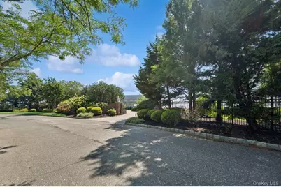 170 S Penataquit Avenue, Bay Shore, NY 11706 - Photo 21