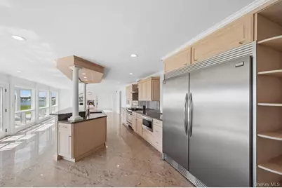170 S Penataquit Avenue, Bay Shore, NY 11706 - Photo 7