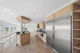 170 S Penataquit Ave, Bay Shore, NY 11706 - Photo 7