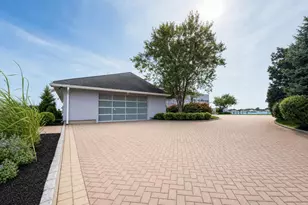 170 S Penataquit Ave, Bay Shore, NY 11706 - Photo 23
